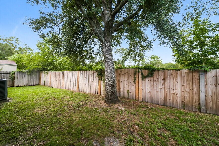 Building Photo - 11119 Cherokee Cove Dr