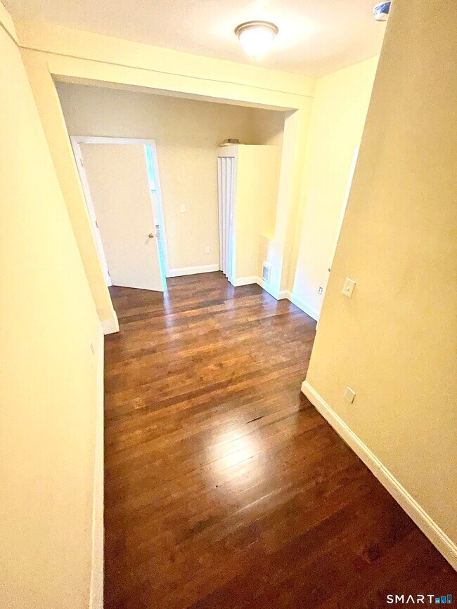 Building Photo - 1015 W Main St