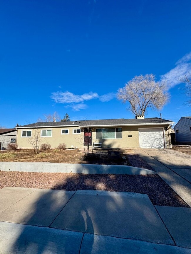 Building Photo - Charming 3 bedroom/2 bath close to UCCS