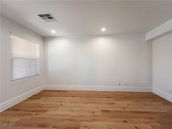 Building Photo - 599 Center Green Dr