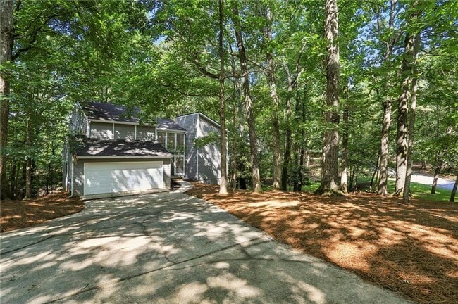 Building Photo - 545 Woodman Pl