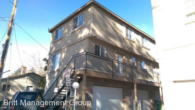 Primary Photo - 2 br, 1.5 bath House - 449 Holcomb Avenue