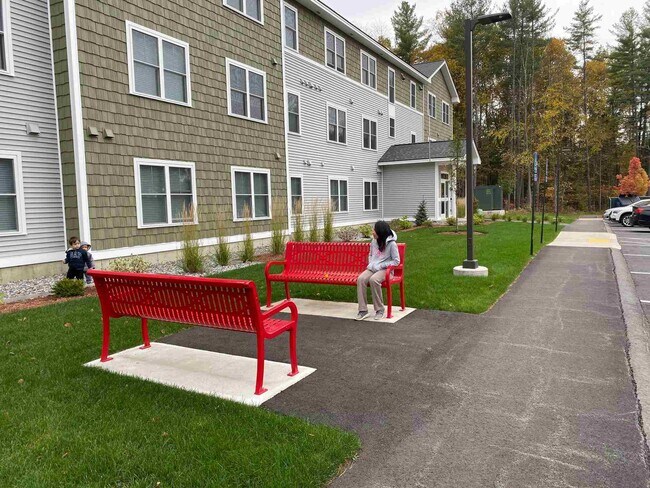 Building Photo - 10 E Ridge Dr