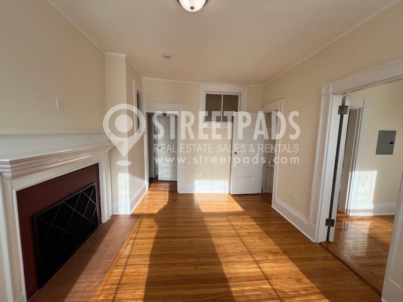 Building Photo - 2 Ware St