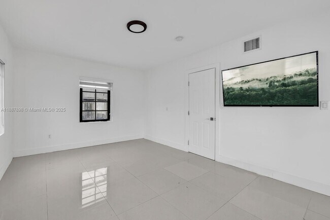 Building Photo - 7910 Byron Ave