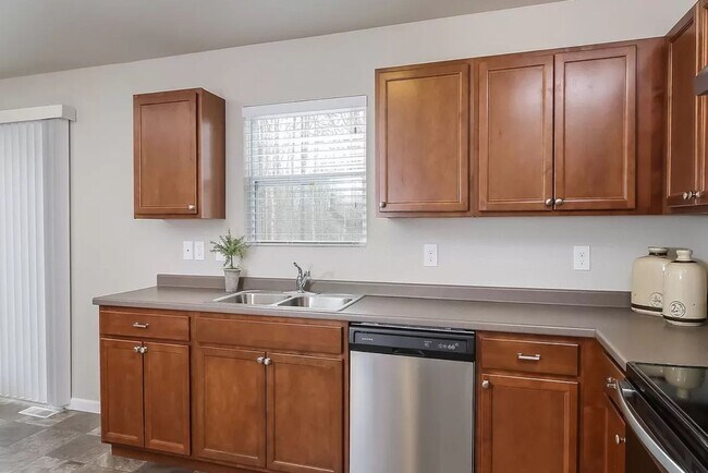 Building Photo - Immediate Occupancy Available!