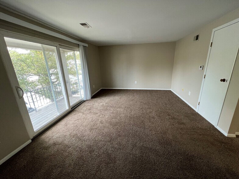 Building Photo - West Summerset Apartments