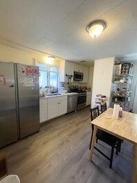 Building Photo - 44 Chetwynd Rd