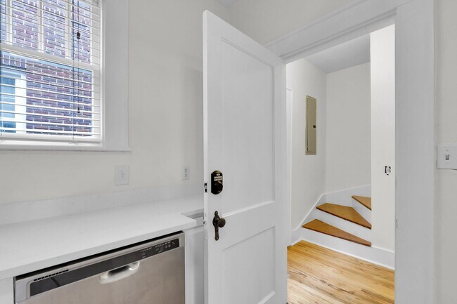 Building Photo - 201 E 48th St