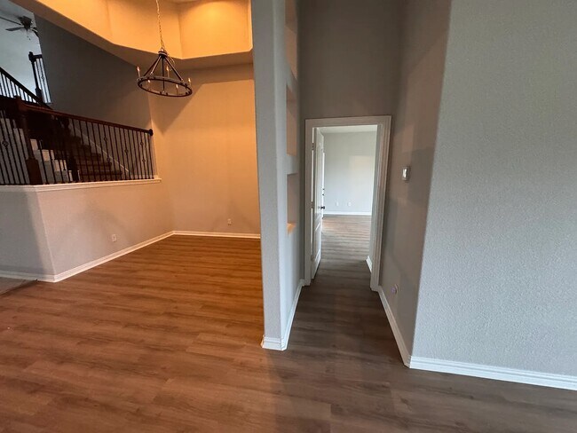 Building Photo - 1001 Coconut Cove