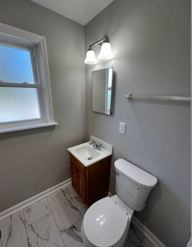 Building Photo - Modern 2-Bed, 1-Bath Duplex with Garage & Basement Storage