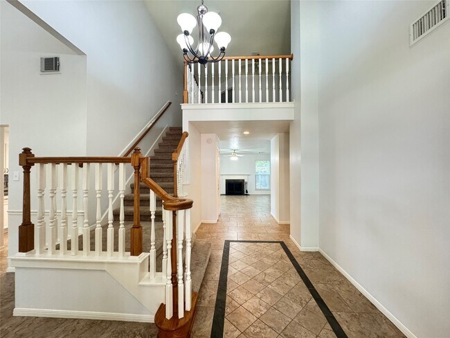 Building Photo - 210 Rolling Plains Dr