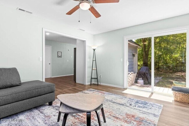 Building Photo - Fully Furnished Single Family Home - Long ...