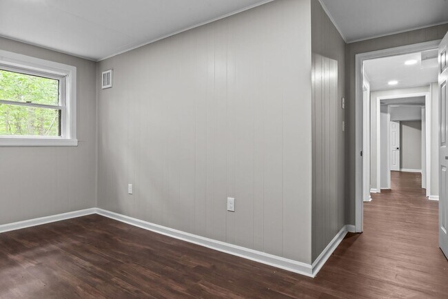 Building Photo - Charming Weatherly Woods Home with In-Law ...