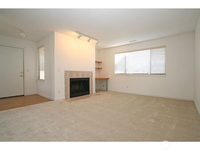 Building Photo - 2Bd/1Ba Kirkland Condo