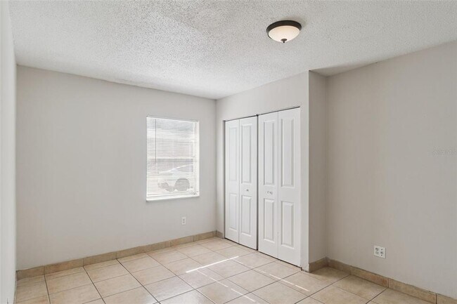 Building Photo - 2853 S Sanford Ave