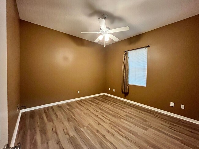 Building Photo - 4/3 Executive Brick Home