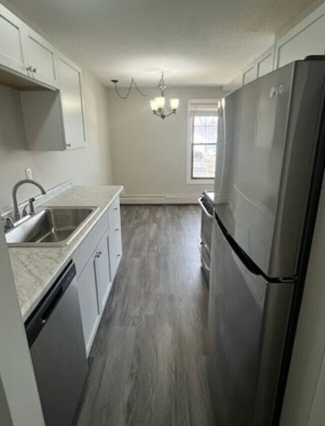 Building Photo - 1 Bedroom in Hopkins