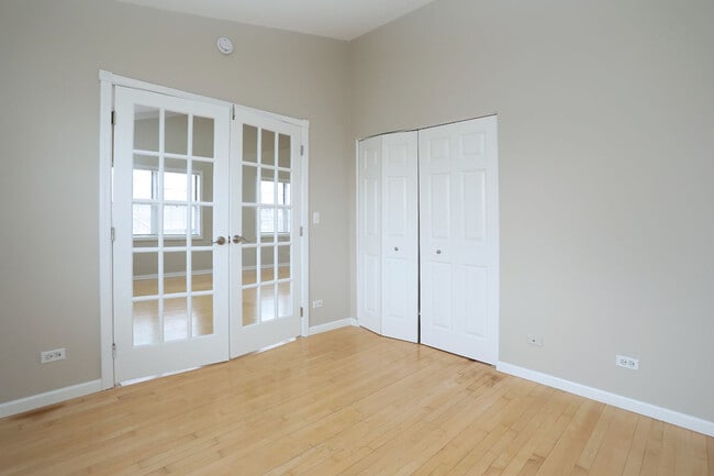 Building Photo - 573 W Parkside Dr