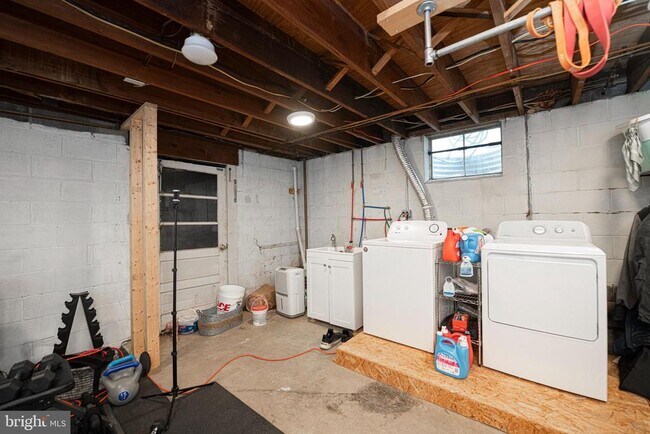 Building Photo - 356 2nd Ave