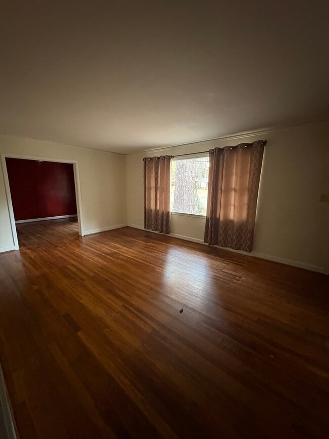 Building Photo - 913 Hillman St