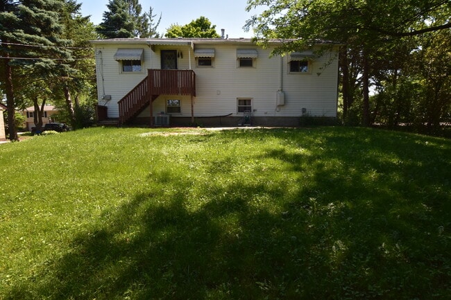 Building Photo - 7852 Sprucewood Ave