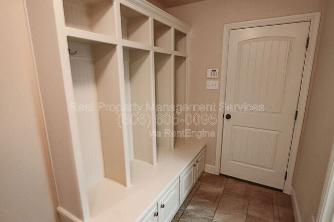 Building Photo - 9604 Justice Ave