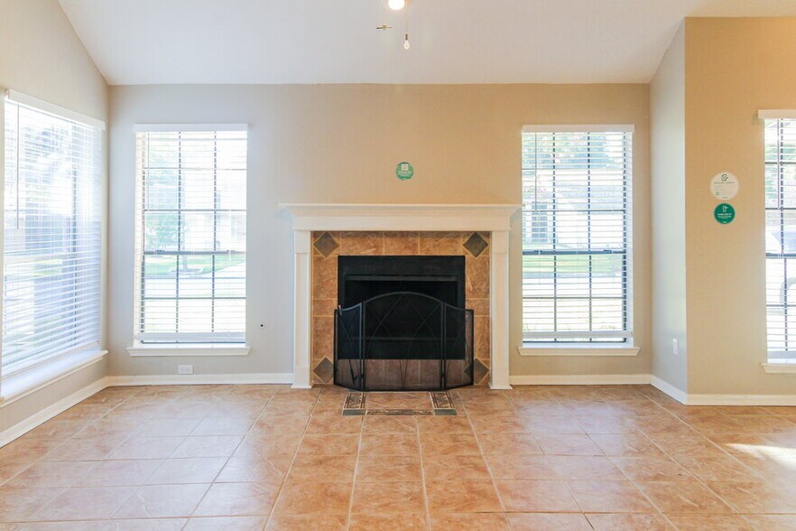 Building Photo - 2711 Knollbrook Ln