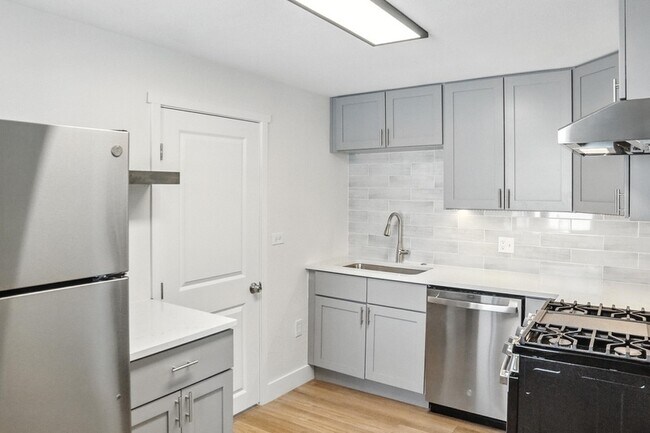 Primary Photo - 1366 Lafayette St