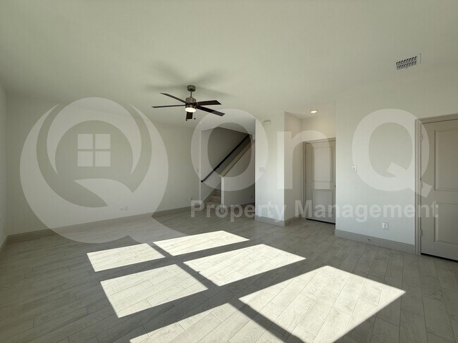 Building Photo - 904 Santa Lucia Dr