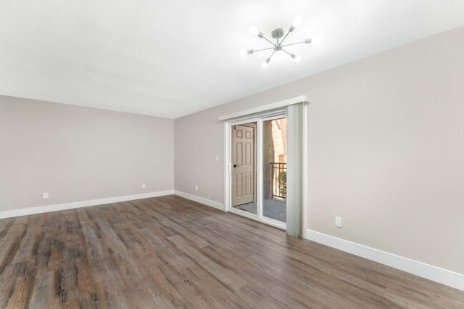 Building Photo - Modern Condo in Guard-Gated Community!