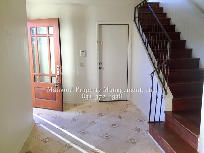 Building Photo - Charming Two-Story 2-Bed 2-Bath Home with Wrap-Around Balcony & Hardwood Floors in Seaside