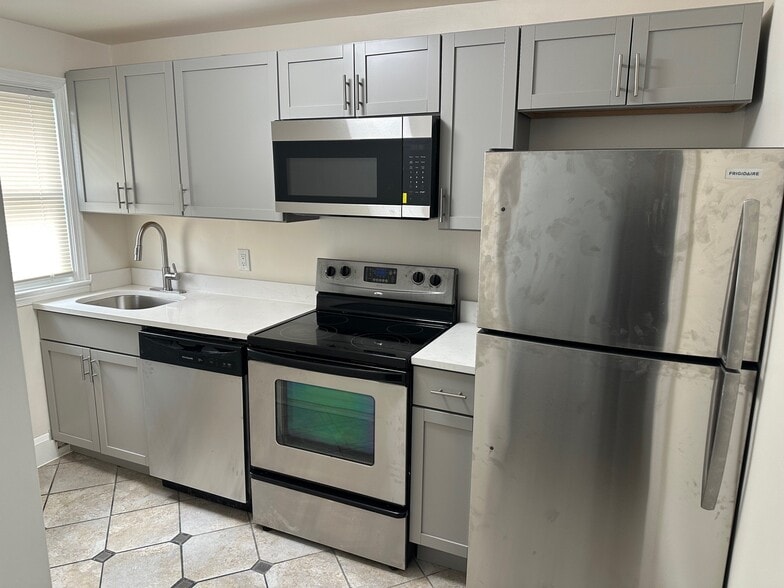 Building Photo - 4003 Lyndale Ave