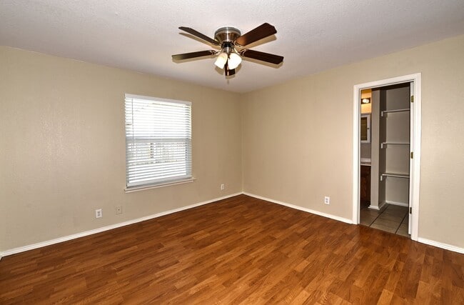 Building Photo - GREAT LOCATION: 1604 & SHAENFIELD | 3 BEDS | 2 BATHS | MOVE IN READY