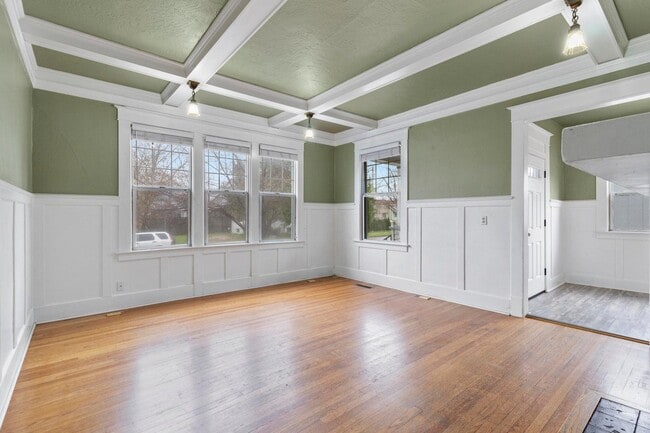 Building Photo - 7 Rose Ave