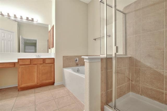 Building Photo - 9205 Regal Oaks Dr
