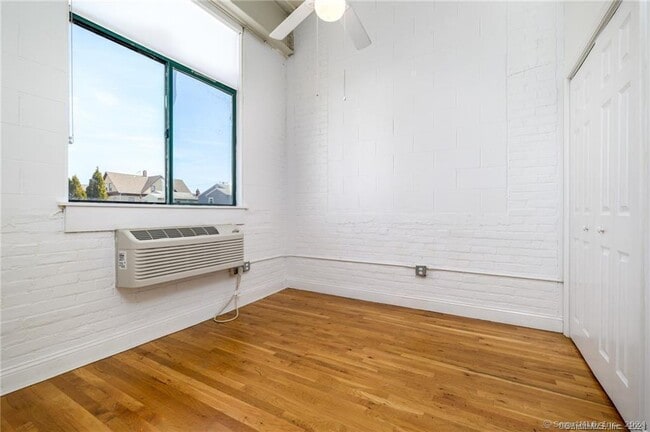 Building Photo - 390 Charles St