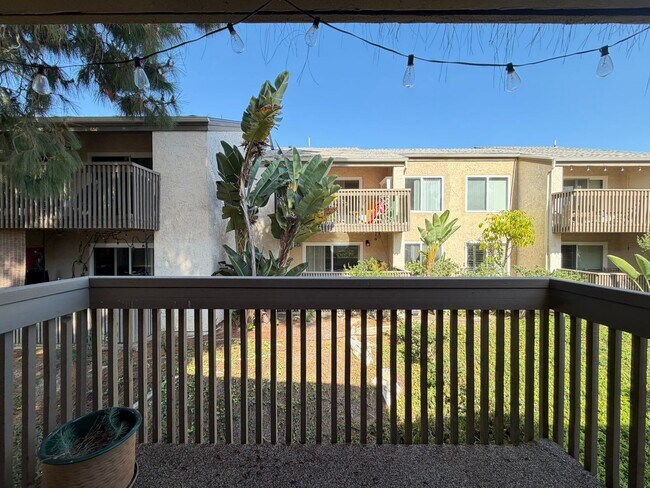 Building Photo - Large Studio in La Jolla / UTC area