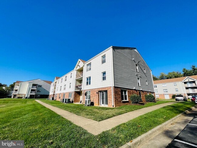 Building Photo - 202 Chesterfield Ln