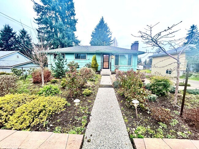 Building Photo - Beautiful Garden Entrance 4 bedroom home in Seattle, minutes away from major highways.