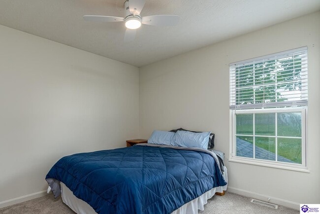 Building Photo - 310 Ivy Pointe Dr