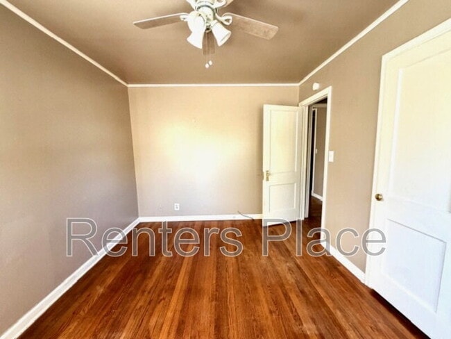 Building Photo - 957 E 37th Pl