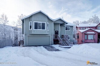 Building Photo - BEAUTIFUL, FULLY UPDATED SINGLE FAMILY HOM...