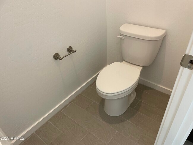 Building Photo - 17401 W Red Fox Rd