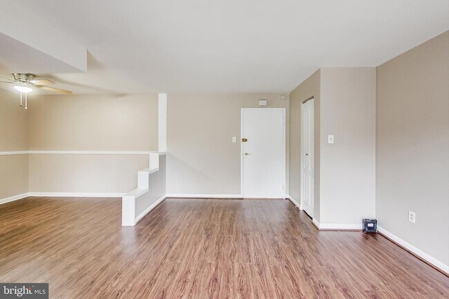 Building Photo - 7611 Maple Ave