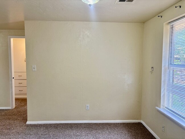 Building Photo - 3152 SW 39th St