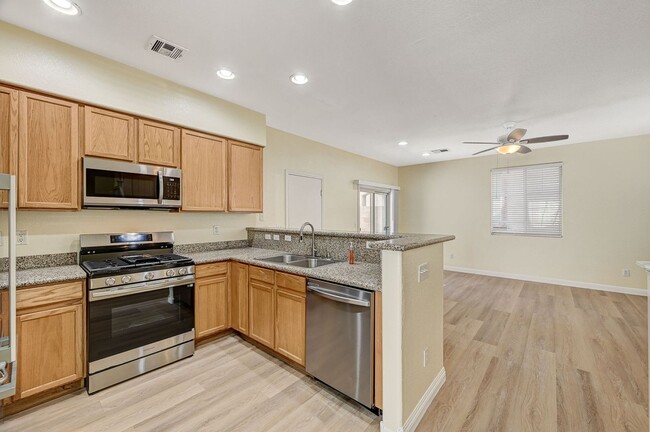 Building Photo - Southern Terrace Single Family Home