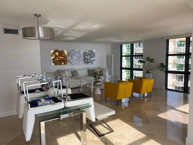 Building Photo - 1111 Crandon Blvd