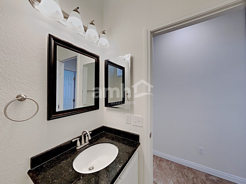 Building Photo - 1660 Encarta St