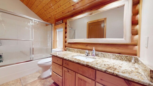 Building Photo - Cabin in Cedar Highlands